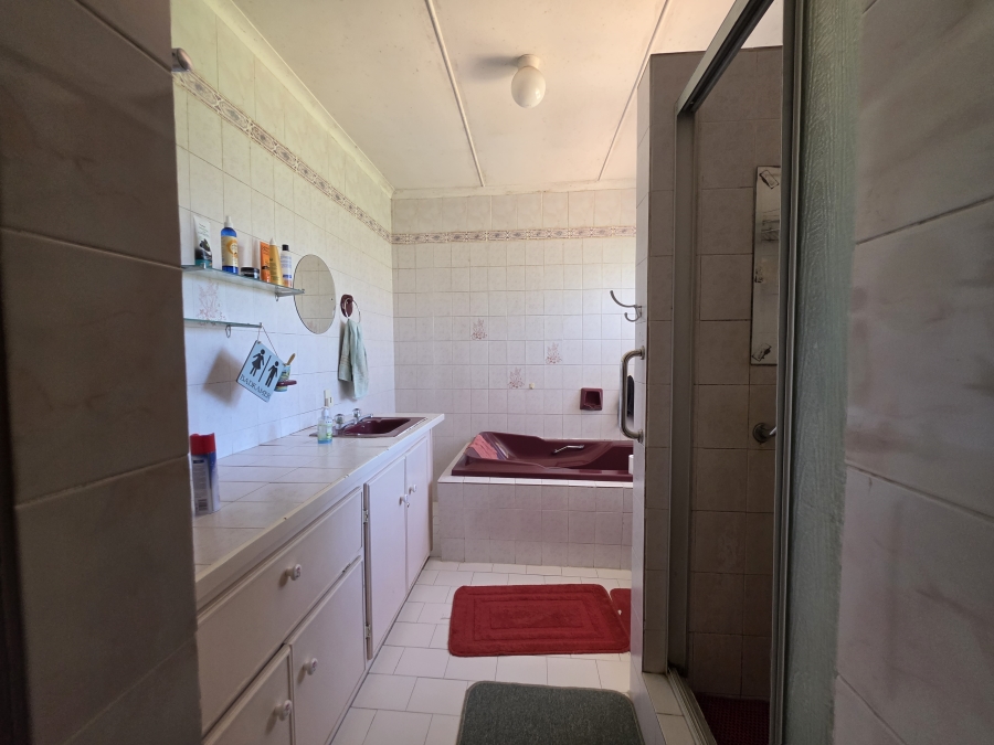 4 Bedroom Property for Sale in Pellissier Free State